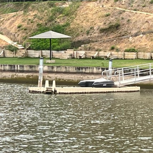 Navegación en el Lago Rapel cerca de las parcelas